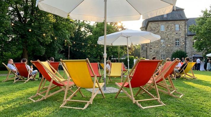 Stühle mieten & vermieten - Liegestuhl mieten – Bequeme Strandliege in versch. Farben für Events & Partys in Wuppertal