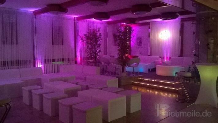 Loungemöbel mieten & vermieten - Loungesofa & Sitzwürfel aus weißem Leder in Leinefelde