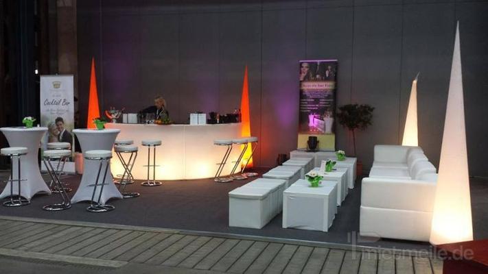 Loungemöbel mieten & vermieten - Loungesofa & Sitzwürfel aus weißem Leder in Leinefelde