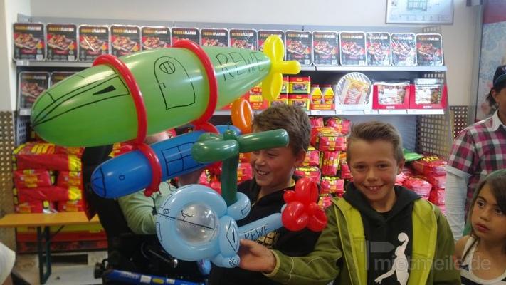 Hüpfburg mieten & vermieten - Hüpfburg, Ballon Zauberei, Schminken, Ballon modellage, Ballontiere, Ballonzauberer, Ballonclown, Clown, Kinderpartyclown, Kinderdisco, Spiele, Tanzen, Torwand, Tattoos in Herbertingen