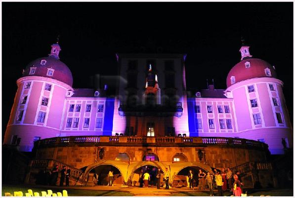 Beamer mieten & vermieten - Robe Digitalspot DT 3000 Licht & Video Beamer in 1 in Dresden