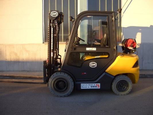 Gabelstapler mieten & vermieten - OM-Pimespo XG 30 in Karlsfeld