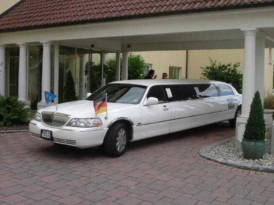 Limousinen mieten & vermieten - Stretchlimousine in weiß in Reisbach
