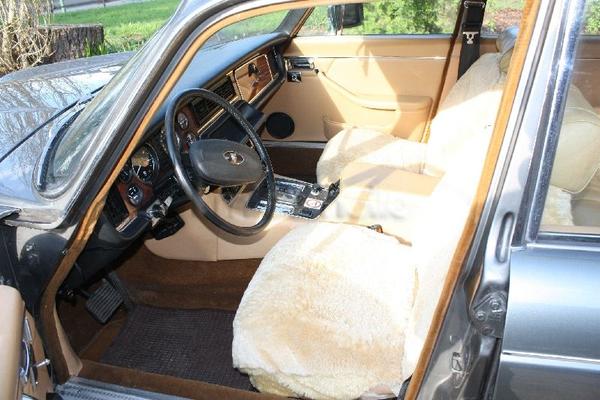 Oldtimer mieten & vermieten - Jaguar XJ6 long Oldtimer Hochzeitsauto in Herdecke