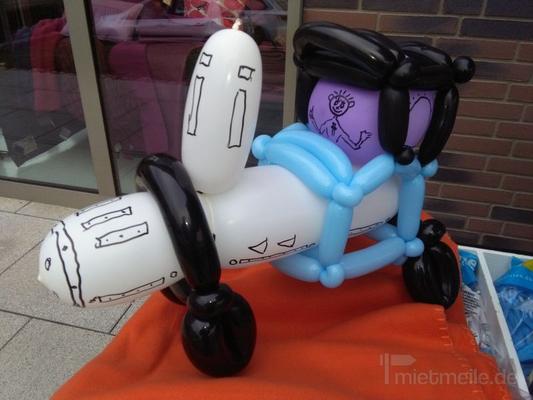 Skydancer mieten & vermieten - Osterhase, Hund Schnüffel, Krokodil und Shaun das Schaf als Walk Act Figuren & Ballon Figuren, Hüpfburg, Torwand, Glücksrad, Ballontiere, Ballon Künstler, Kinderdisco, Kinder Party in Herbertingen