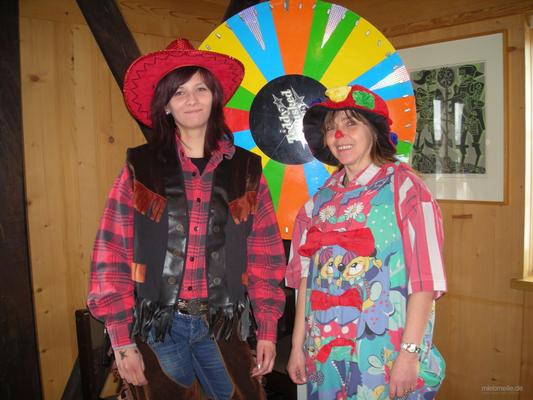 Skydancer mieten & vermieten - Osterhase, Hund Schnüffel, Krokodil und Shaun das Schaf als Walk Act Figuren & Ballon Figuren, Hüpfburg, Torwand, Glücksrad, Ballontiere, Ballon Künstler, Kinderdisco, Kinder Party in Herbertingen