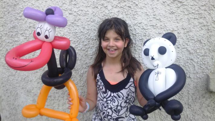 Skydancer mieten & vermieten - Osterhase, Hund Schnüffel, Krokodil und Shaun das Schaf als Walk Act Figuren & Ballon Figuren, Hüpfburg, Torwand, Glücksrad, Ballontiere, Ballon Künstler, Kinderdisco, Kinder Party in Herbertingen