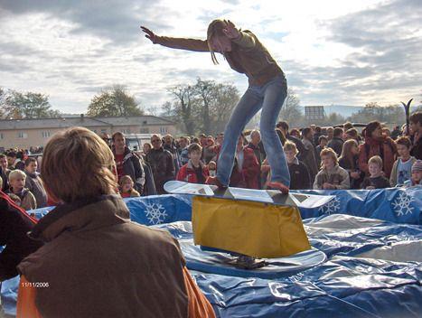 Simulatoren mieten & vermieten - Surf-/ Snow- oder Skateboard Simulator in Freiburg im Breisgau
