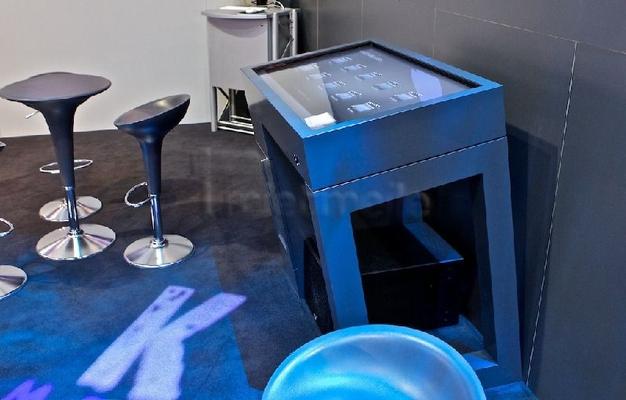 Displayverleih mieten & vermieten - Touchtable Touchtisch Multitouch-Tisch mieten in Dresden