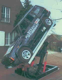 Werbeflächen mieten & vermieten - Präsentationsbühne,Auto Hebebühne,Autopräsentation in Göppingen
