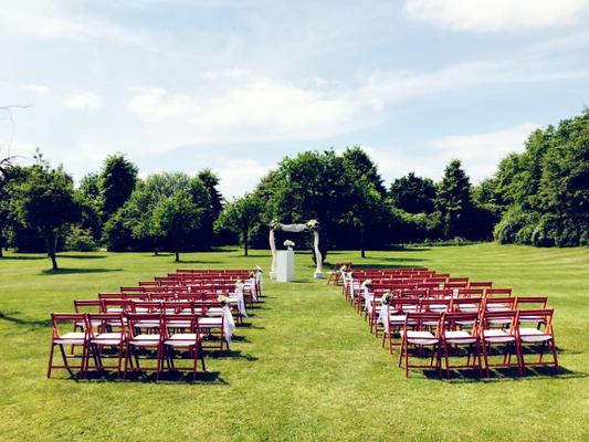 Stühle mieten & vermieten - Holzklappstuhl mieten – Stabiler Stuhl aus Buchenholz für Events & Hochzeiten in Wuppertal