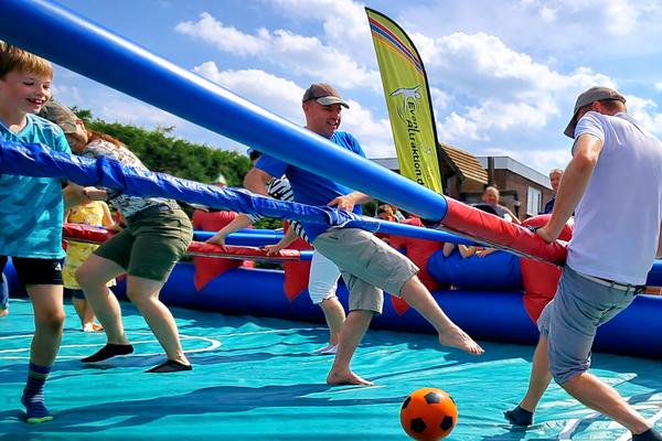 Menschenkicker mieten & vermieten - Menschenkicker / Humankicker / Menschlicher Tischfußball XXL mieten in Bramsche