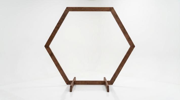 Stehtischhussen mieten & vermieten - Traubogen mieten – Hexagon aus Holz (XXL 220x250 cm) – Boho & Vintage Hochzeit in Wuppertal