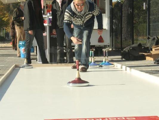 Curlingbahn mieten & vermieten - Curling- / Eisstockbahn inkl. 1 Betreuer (6 Std.) in Augustdorf