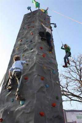 Kletterwand mieten & vermieten - 10 Meter Klettermassiv in Ense