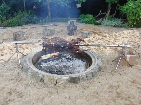 Grill & Ofen mieten & vermieten - Spanferkelgrill, Lammgrill, Hähnchengrill, Haxen in Kitzingen