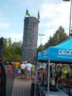 Klettergeräte mieten & vermieten - das mobile Klettermassiv in Ense