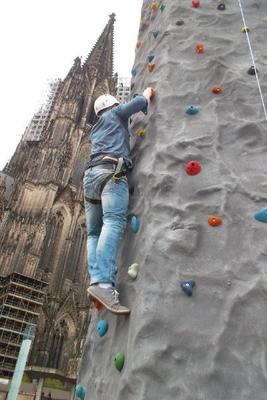 Klettergeräte mieten & vermieten - das mobile Klettermassiv in Ense