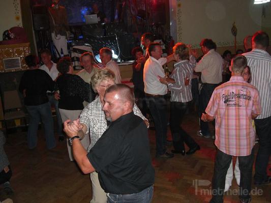 DJ mieten & vermieten - Mobiler DJ mit Tanzmusik für Feiern aller Art in Herzberg (Elster)