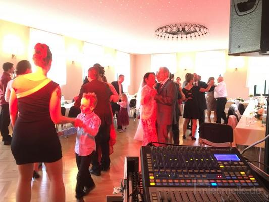 DJ mieten & vermieten - Mobiler DJ mit Tanzmusik für Feiern aller Art in Herzberg (Elster)