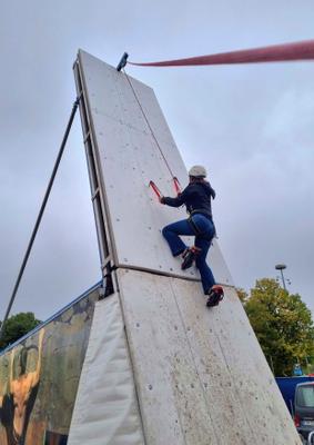 Klettergeräte mieten & vermieten - Mobile Eiskletterwand mieten in Bramsche