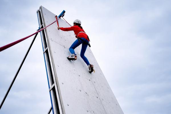 Klettergeräte mieten & vermieten - Mobile Eiskletterwand mieten in Bramsche