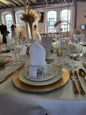 Teller & Tassen mieten & vermieten - Platzteller mieten – Gold & Silber – Dekorativer Unterteller (Kunststoff) in Wuppertal