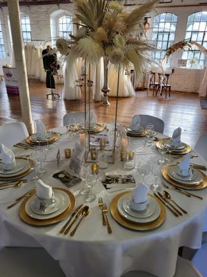 Teller & Tassen mieten & vermieten - Platzteller mieten – Gold & Silber – Dekorativer Unterteller (Kunststoff) in Wuppertal