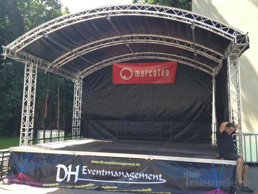 Bühne mieten & vermieten - Rundbogen Bühne, Open Air Bühne, Traversen Bühne in Laußig