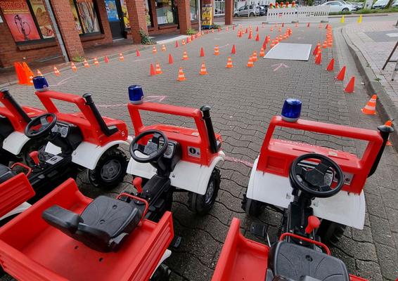 Funcars mieten & vermieten - Feuerwehr-Tret-Unimog-Parcours mieten in Bramsche