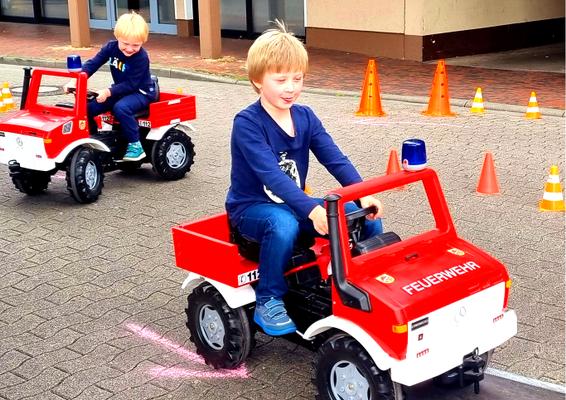 Funcars mieten & vermieten - Feuerwehr-Tret-Unimog-Parcours mieten in Bramsche