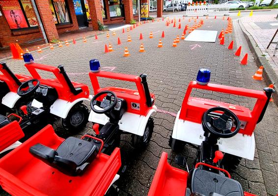 Funcars mieten & vermieten - Feuerwehr-Tret-Unimog-Parcours mieten in Bramsche