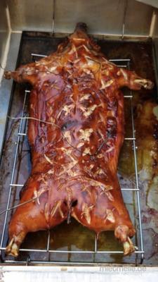 Catering mieten & vermieten - Spanferkel frisch gegrillt Kistensau Kistenbraten Spanferkelgrill in Leipzig