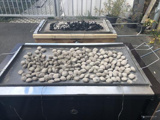 Catering mieten & vermieten - Spanferkel frisch gegrillt Kistensau Kistenbraten Spanferkelgrill in Leipzig