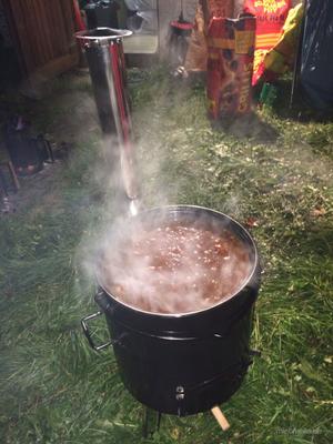 Catering mieten & vermieten - Spanferkel frisch gegrillt Kistensau Kistenbraten Spanferkelgrill in Leipzig