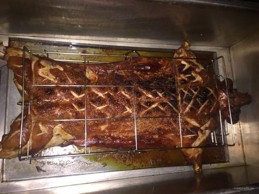 Catering mieten & vermieten - Spanferkel frisch gegrillt Kistensau Kistenbraten Spanferkelgrill in Leipzig
