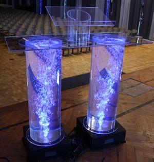 Leuchten & Lampen mieten & vermieten - Rednerpult, Wasserpult, Wassertheke, Wassersäule, Messetheke in Krefeld