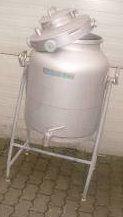 Kulissen mieten & vermieten - Milch Transportbehälter, Milch, Milchkanne, Transportbehälter, Bauer, Bauernhof, Behälter, Milchbehälter, Dekoration in Kamp-Bornhofen