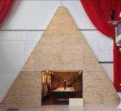 Kulissen mieten & vermieten - Pyramide Kulisse, Kulisse, Eingangsrahmen, Eingang, Rahmen, Pyramide, Ägypten, ägyptisch, Grab, Pharao, Weltwunder in Kamp-Bornhofen