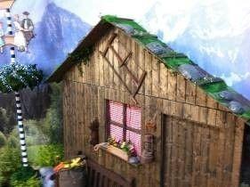 Kulissen mieten & vermieten - Ski- & Wander- Almhütte Hausfassade, Wanderhütte, Almhütte, Skihütte, Hütte, Alpen, Alpenhütte, Hüttchen, Fassade in Kamp-Bornhofen
