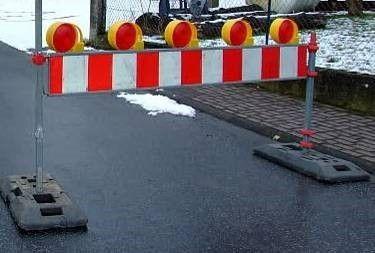 Absperrung mieten & vermieten - Straßenabsperrung, Absperrung, Absperrplanke, Baustelle, Baustellenwarnplanke, Begrenzung, Warnung, Warnplanke in Kamp-Bornhofen