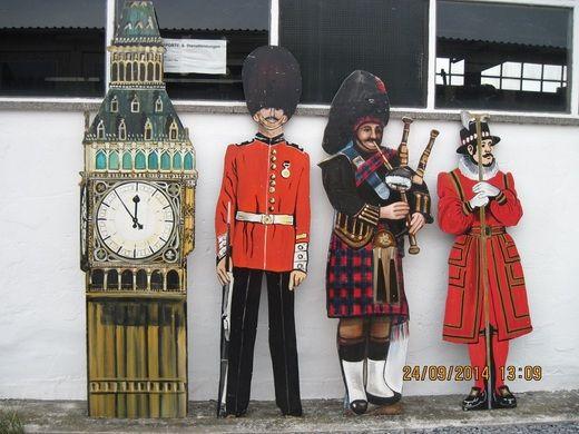 Dekofiguren mieten & vermieten - Spitze des Big Ben Towers, Big Ben, Königlicher Gardesoldat, Dudelsack Spieler, Musiker, Buckingham Palace, Beefeter in Kamp-Bornhofen