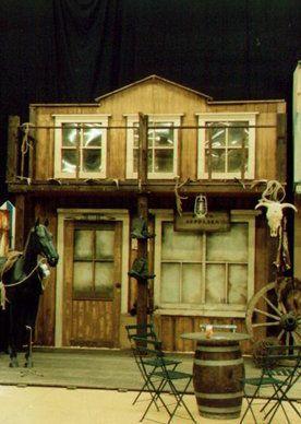 Dekofiguren mieten & vermieten - Western Haus, Western, Hausfront, Hausfassade, Fassade, Kulisse, Bootsshop, Wilder Westen, Dekoration, Mieten, Leihen in Kamp-Bornhofen