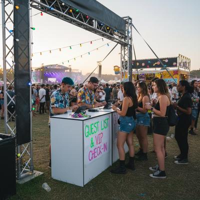 Messemöbel mieten & vermieten - Messe Counter mieten (100x69x105 cm) – Infotheke & Empfangstresen für Ihren Stand in Wuppertal