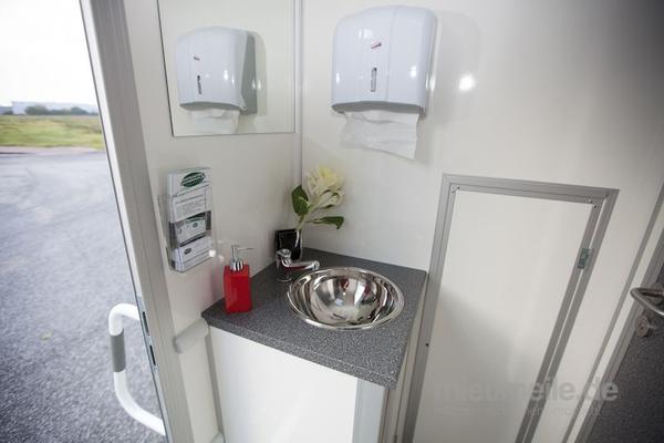 Toilettenwagen mieten & vermieten - Toilettenwagen Lplus / Miettoiletten in Lütjensee