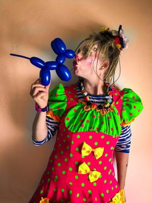 Ballonkünstler mieten & vermieten - Ballonkünstler , Modellier Ballons, Ballontiere, Ballonzauberin in Rothemühl