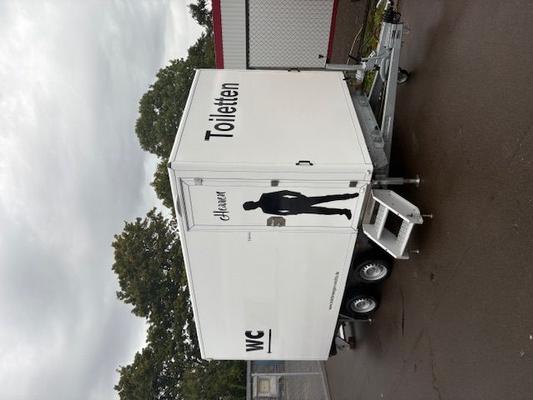 Toilettenwagen mieten & vermieten - Toilettenwagen Duschwagen Baustellentoilette in Holdorf