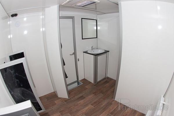 Toilettenwagen mieten & vermieten - Toilettenwagen 4&1 silber in Dorsten