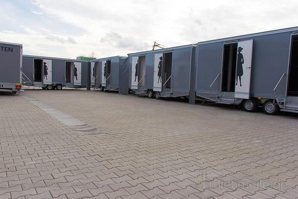 Toilettenwagen mieten & vermieten - Toilettenwagen 4&1 silber in Dorsten