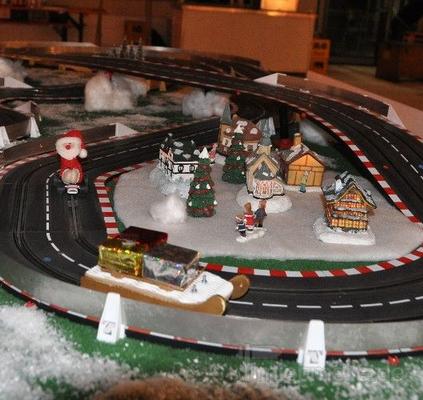 Carrerabahn mieten & vermieten - Santa Race - weihnachtliche riesige Carrera Rennbahn inkl. 19% MwSt. in Münnerstadt